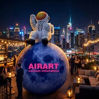 Astronaute Géant Gonflable Assis sur la Lune, Modèle Planétaire, Installation Artistique Thème Spatial pour Affichage en Centre Commercial et Décoration d'Événements
