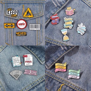 Ensemble de badges en métal personnalisés créatifs épingles courtes d'anniversaire transfrontalières en forme de <span class=keywords><strong>lettre</strong></span> inspirante sur le thème des animaux colorés - Product Image 2