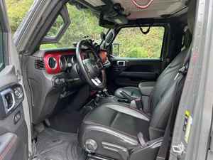 <span class=keywords><strong>Jeep</strong></span> <span class=keywords><strong>Gladiator</strong></span> <span class=keywords><strong>Rubicon</strong></span> <span class=keywords><strong>2022</strong></span> de un solo dueño, volante a la izquierda, color oscuro, bajo kilometraje, vehículo 4x4 inigualable para aventuras. - Product Image 5