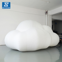 Modèle de nuage blanc gonflable personnalisé, nuage gonflable suspendu pour la décoration d'ambiance des événements et fêtes en extérieur sur les toits et dans les lieux touristiques