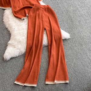 Nuovo Stile Semplice ed Elegante: Set Due Pezzi con Top <span class=keywords><strong>a</strong></span> Collo Tondo <span class=keywords><strong>a</strong></span> Maniche Corte in Maglia <span class=keywords><strong>a</strong></span> <span class=keywords><strong>Costine</strong></span> e Pantaloni Lunghi <span class=keywords><strong>a</strong></span> Vita Alta - Product Image 3