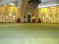 Tapis imprimé de conception de bande arabe de salle de prière pour le tapis de zone de prière de mosquée pour Masjid