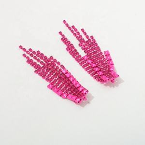 Pendientes Largos de Aguja Plateada con Borla Roja Rosa de Piedra Natural, Estilo Europeo Americano, Modernos, Elegantes y de Alta Gama para Fiesta - Product Image 4