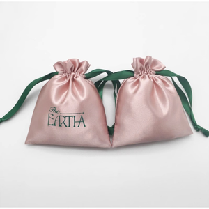 Pochette <span class=keywords><strong>en</strong></span> satin de <span class=keywords><strong>soie</strong></span> rose pâle luxueuse <span class=keywords><strong>avec</strong></span> cordon de serrage, logo personnalisé, ruban vert, sac cadeau pour bijoux, cosmétiques, organiseur de voyage - Product Image 4