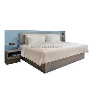 Lit d'hôtel abordable avec draps et matelas, lit plateforme en bois king size avec table de chevet et tête de lit pour chambre d'hôtel - Product Image 3
