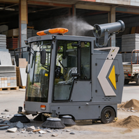Balayeuse de rue à batterie ZMT E-72 G26 avec cabine fermée, moteur, bac à déchets de 240 L, réservoir d'eau de 300 L pour les gares métro et les aéroports