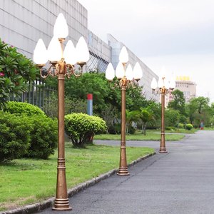 Lampadaire de jardin extérieur en fer avec abat-jour en verre, ampoule LED A19 non amovible, AC 220V, blanc chaud 2700K, IP66, détecteur de mouvement solaire - Product Image 4