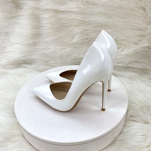 รองเท้าส้นสูงสีดำหนังแก้วแบบปลายแหลมสำหรับผู้หญิง ส้นเข็ม เซ็กซี่ สูง 8 ซม. 10 ซม. 12 ซม.  ปรับแต่งได้ ไซส์ 34-45 - Product Image 2