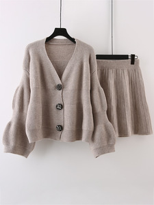 Completo da donna di alta gamma, nuovo, stile <span class=keywords><strong>corto</strong></span> <span class=keywords><strong>e</strong></span> raffinato, composto da top a maniche lunghe <span class=keywords><strong>e</strong></span> gonna corta, due pezzi. - Product Image 1
