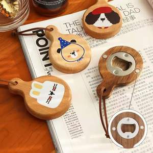 Ouvre-bouteille magnétique en bois écologique moderne, design de dessin animé mignon, aimant de réfrigérateur, cadeau promotionnel pour la bière et le vin - Product Image 2