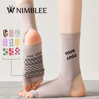 Kaos Kaki Anti Selip Ballet Wanita Katun Silikon Anti Slip Grosir Logo Custom Lubang Dua Jari Yoga Pilates Barre Socks