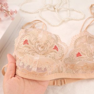 Culottes sexy de style français pour femmes avec fines bretelles, broderies en dentelle, bonnets triangulaires, soutien-gorge pour petites poitrines, pur et séduisant - Product Image 4