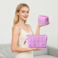 Petite pochette de rangement matelassée mignonne en polyester violet matelassé à fermeture ouverte pour femmes