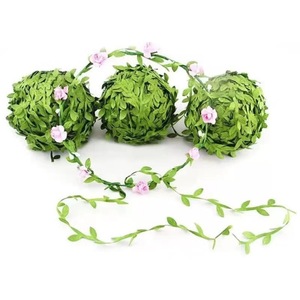 Guirnalda de Hojas de Sauce Artificiales, Enredaderas Verdes con Flores Rosas para Decoración de Bodas y Hogar, 10m 20m 77m 100m 200m - Product Image 1