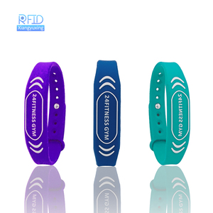 저렴한 가격 다기능 LF HF UHF 칩 장거리 실리콘 <span class=keywords><strong>RFID</strong></span> 팔찌 <span class=keywords><strong>RFID</strong></span> 태그 팔찌 - Product Image 2
