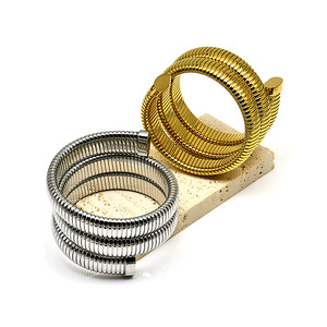Bracelet élastique réglable à trois boucles |   Acier inoxydable plaqué or 18 carats PVD pour femmes |   Hypoallergénique et imperméable - Product Image 1