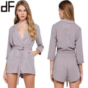 Ceinture de taille grise personnalisée combinaisons formelles pour dames tenue de bureau Wrap Blazer combishorts pour l'été style «affiche fille» - Product Image 1