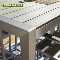 Ensemble de meubles de jardin modernes de luxe, résistant à l'eau, en plastique imitation bois, canapé de patio, table et chaises de bar extérieures en teck et aluminium brossé