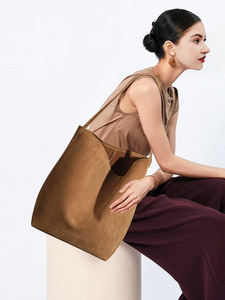 Sac fourre-tout en cuir véritable et daim, surface douce, grande capacité, sac à main à bandoulière, sac à main polyvalent pour les déplacements quotidiens pour femmes - Product Image 1