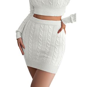 Ensemble décontracté d'hiver pour femme : pull court en maille respirante et mini-jupe – Tenue de détente pour femme - Product Image 1