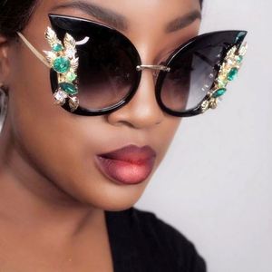 Gafas de Sol de Moda 2021, Gafas de Sol de Diamantes Extra Grandes de Lujo para Mujer, Gafas de Sol de Ojo de Gato con Montura Metálica Grande - Product Image 1