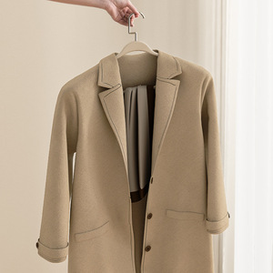 Wide Shouldered Coat Hanger Thickened Anti Slip For Suits Shoulder Protection Home Use Rectangle <b>Hook</b> Type <b>Plastic</b> Hangers - Product Image 2