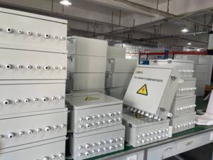 Nhà sản xuất PV <span class=keywords><strong>Combiner</strong></span> Box 500V, 1000V, 1500V 2,3,,4,,6,8, chuỗi PG kết nối mái nhà công nghiệp gắn năng lượng mặt trời liên quan - Product Image 6