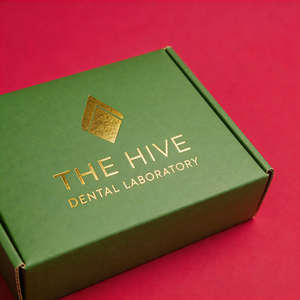 Cajas de Envío Corrugadas Personalizadas de Lujo con Grabado y Estampado en Dorado, Embalaje Ecológico con Forro de Esponja para Uso Cosmético - Product Image 4