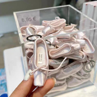 Breloques de style français faites à la main : Breloque Chaussure de Ballet, Pendentif AirPods, Porte-clés de Voiture et Breloque de Sac pour Filles, Style Sportif