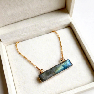 Collier pendentif baguette en labradorite noire naturelle de qualité AAA, plaqué or 18 carats, serti clos, bijou en pierre précieuse tendance - Product Image 1