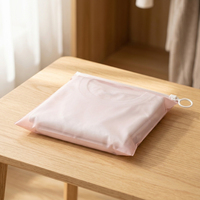 Sac d'emballage pour vêtements en PE recyclable mat rose personnalisé avec fermeture éclair coulissante pour l'emballage des sous-vêtements et des chaussettes