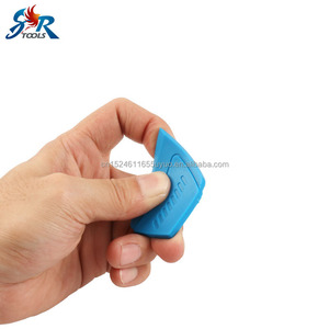 Mini raclette de qualité supérieure en PP jaune et bleu pour l'application d'autocollants de <span class=keywords><strong>voiture</strong></span> et le décapage des coins de fenêtre, résistante aux hautes températures - Product Image 6