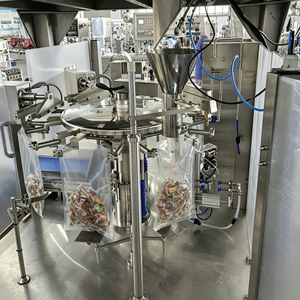 Machine de remplissage automatique de liquides en sachets Doypack à bec verseur pour sauce huître et lait - Product Image 5