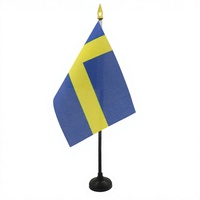 Drapeau de table AZ Suède 4''x6'' (10x15cm) avec mât en aluminium de 10 pouces, 100% polyester, forme triangulaire, imprimé numériquement, mini drapeau de bureau