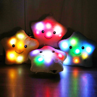 Kostenlose Probe Stern-Kissen Niedliches Leuchtendes Kissen-Spielzeug LED-Licht Leuchtet im Dunkeln Plüsch-Kissen-Puppe Kinderspielzeug