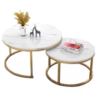 Ensemble de tables basses gigognes modernes et élégantes, plateau en marbre blanc avec structure en métal doré, tables rondes empilables pour café, restaurant