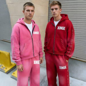 Conjunto de Sudadera con Capucha y Pantalones de Chándal Personalizado de Forro Polar de 450 GSM, con Lavado Ácido, Efecto Desgastado, Pintado, Bordado, Teñido Liso y Pedrería, con Cremallera - Product Image 1
