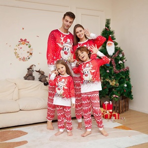 INS Kerst Familie Bijpassende Zachte Polyester Pyjama's Populair Europa Amerika Tweedelige Homewear Set Rendier Sneeuwvlok Prints - Product Image 2