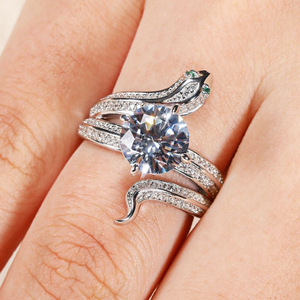 Anello a Serpente Scintillante da Donna, Gioiello Audace per le Dita - Product Image 2