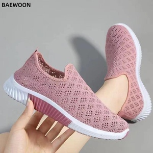 BAEWOON C35 <span class=keywords><strong>Chaussures</strong></span> décontractées en tissu style vieux Pékin pour femmes, <span class=keywords><strong>chaussures</strong></span> de marche en maille respirantes à semelle souple antidérapante et talons plats - Product Image 6