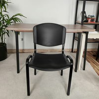 Chaise de conférence empilable OK-510 en PP avec structure en acier noir pour sièges publics