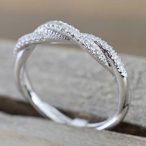 Anello da Donna con Corda Intrecciata e Micro Pavé di Zirconi, Semplice e alla Moda, Impilabile, Versatile, Gioiello da Dito, Regalo - Product Image 2