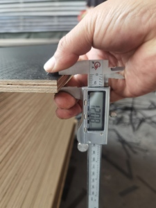 <span class=keywords><strong>Contreplaqué</strong></span> phénolique antidérapant 18 mm 12 mm, <span class=keywords><strong>contreplaqué</strong></span> marin en bois de bouleau et peuplier imperméable <span class=keywords><strong>pour</strong></span> le revêtement des sols de camions, remorques et conteneurs - Product Image 4