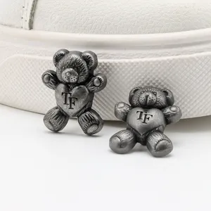 Tali sepatu logam kustom Zinc Alloy Cooper sepatu renda Tag dengan beruang lucu terukir Logo Sneaker logam renda Tag