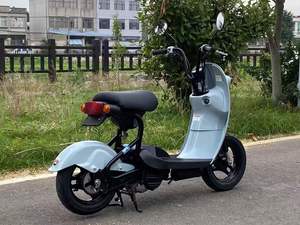 <span class=keywords><strong>Mini</strong></span> scooter à essence Charly 50cc 4 temps refroidi par air, mignon, avec phare rond unique, cadre léger et pliable, idéal pour les trajets urbains - Product Image 6