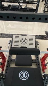REYK REYK-K101 <span class=keywords><strong>Appareil</strong></span> d'entraînement des fessiers 3D de qualité commerciale, construction en aluminium, réglable, sûr <span class=keywords><strong>pour</strong></span> les exercices du dos - Product Image 3