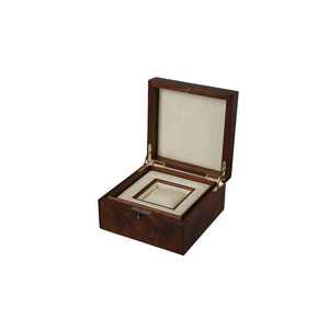 Boîte de rangement carrée en bois écologique DS pour montre simple, finition brillante, accessoires de protection, coffret cadeau exquis, emballage à prix abordable - Product Image 1