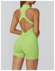 Combinaison de sport légère et personnalisée pour femme, idéale pour le yoga et la gym, avec un magnifique design au dos et fermeture éclair, coupe ajustée - Product Image 3