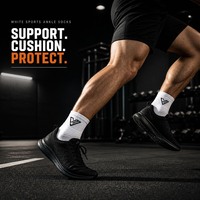 Chaussettes de sport blanches respirantes avec semelle amortissante, soutien de la voûte plantaire et bout renforcé pour la course, la gym et l'entraînement – Vente en gros