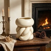 Pot de fleurs moderne abstrait en résine nouée, sculpture en corde torsadée crème, pot à fleurs esthétique en forme de corde tressée, vase décoratif pour plantes d'intérieur